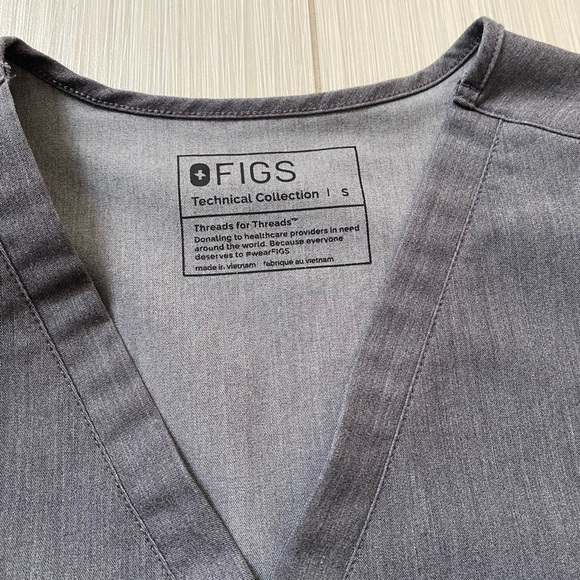 FIGS Heather Grey Scrub Set - Picture 6 of 6